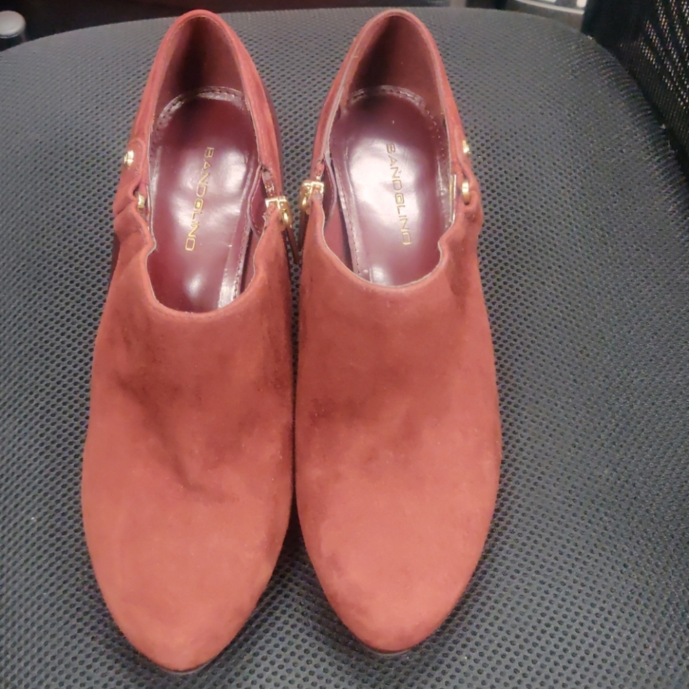 Bandalino Women's Red Suede Pumps